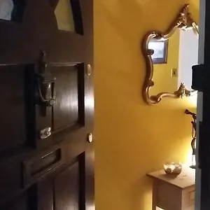 Two Bedroom With Free Side Street Parking 24 Apartment