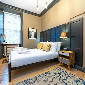 The Waverley Park Apartment